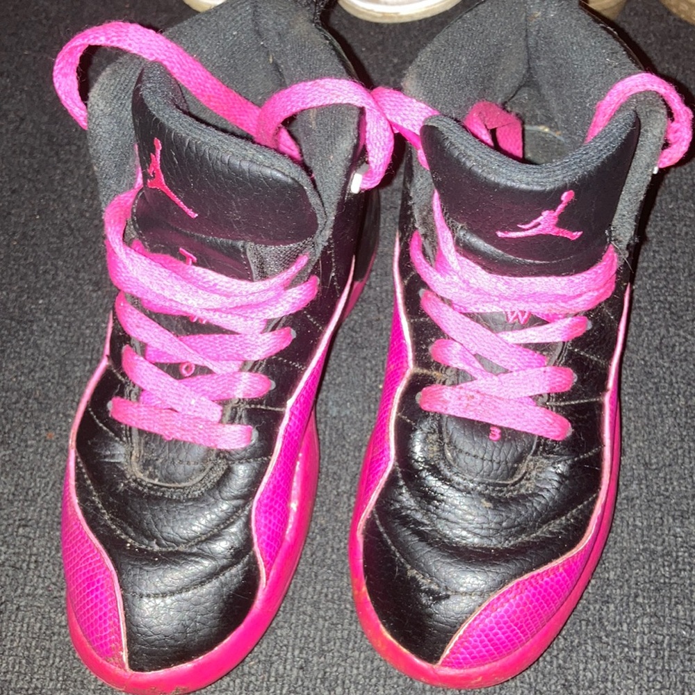 Jordan’s Two pink and black